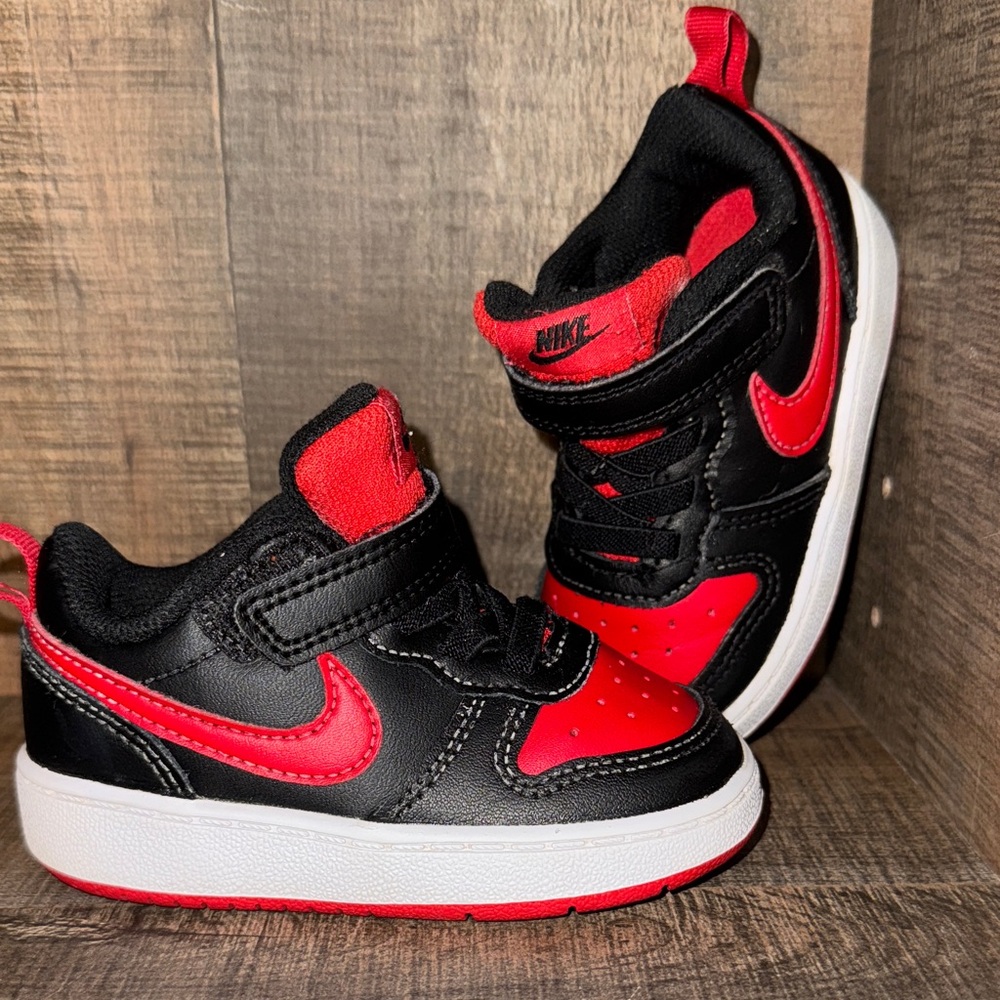 Nike baby Black and Red Sneakers-size 5